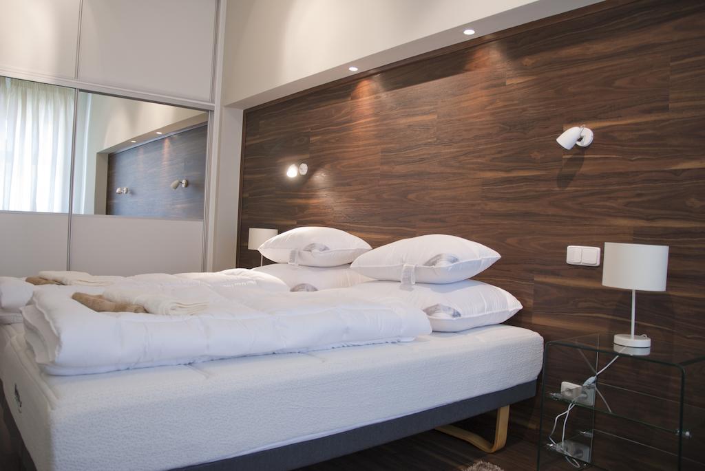 Apartman U Kolonady كارلوفي فاري الغرفة الصورة