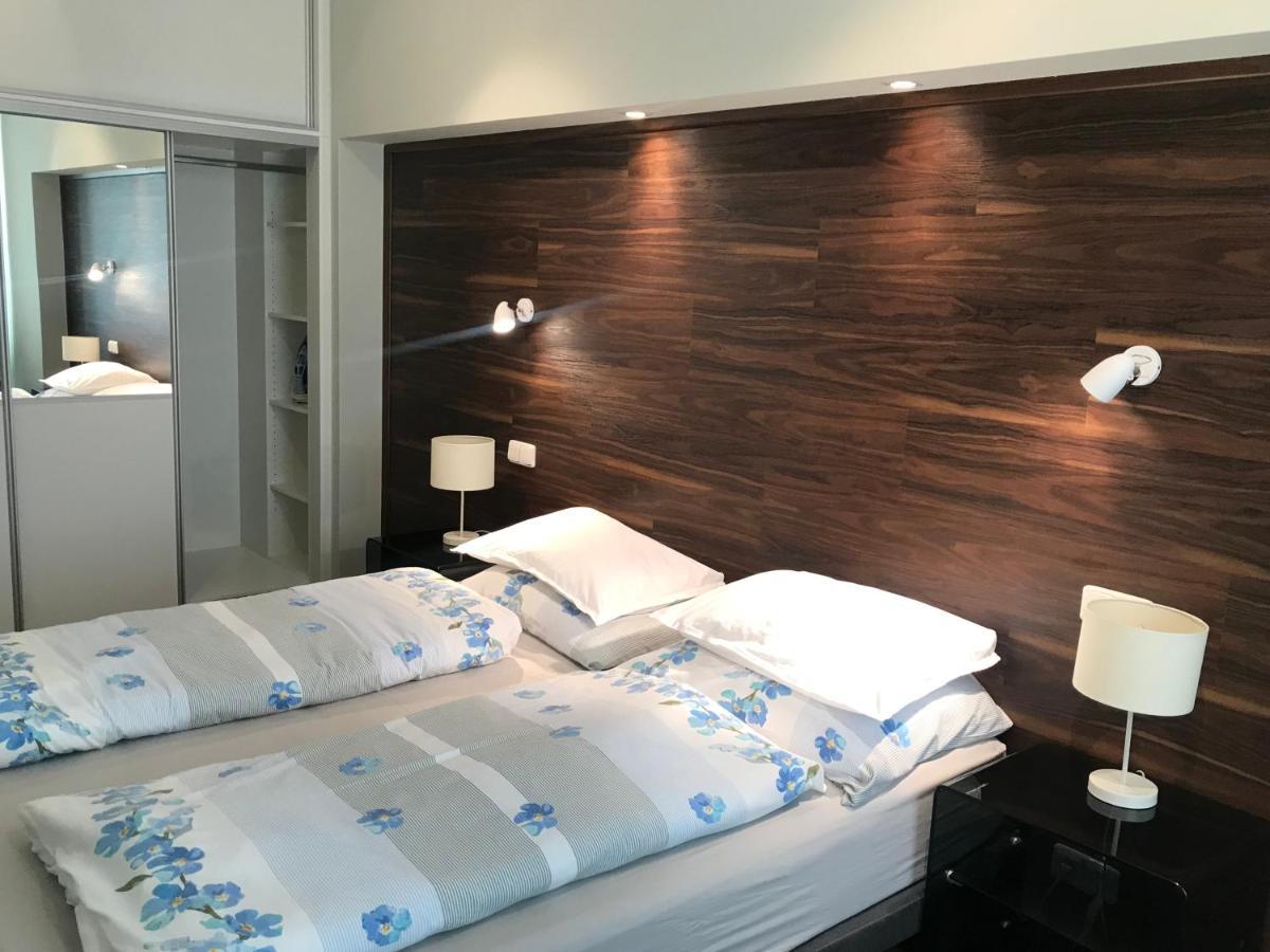 Apartman U Kolonady كارلوفي فاري المظهر الخارجي الصورة