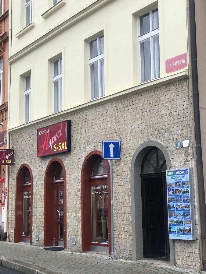 Apartman U Kolonady كارلوفي فاري المظهر الخارجي الصورة